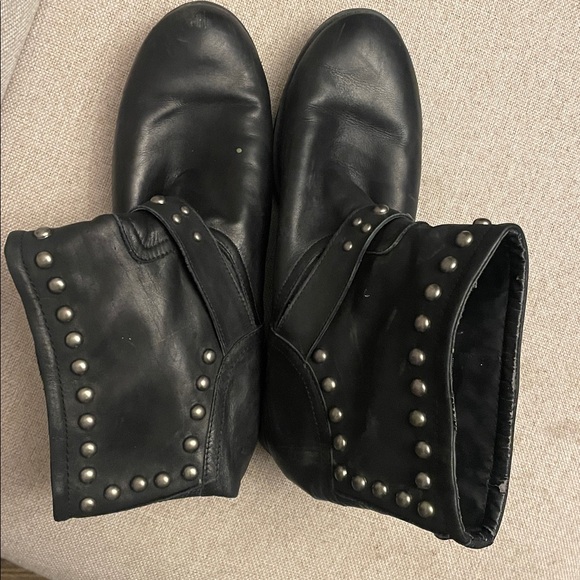 Kelsie Dagger Max Black Leather Studded Buckle Accent Moto Ankle Boot size 10 - Picture 2 of 5